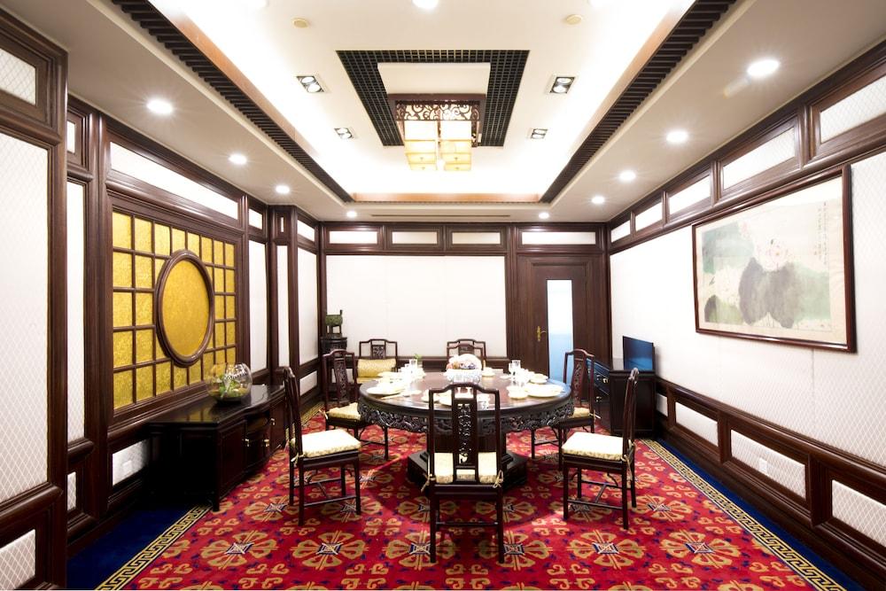 Jin Jiang Pine City Hotel Шанхай Экстерьер фото